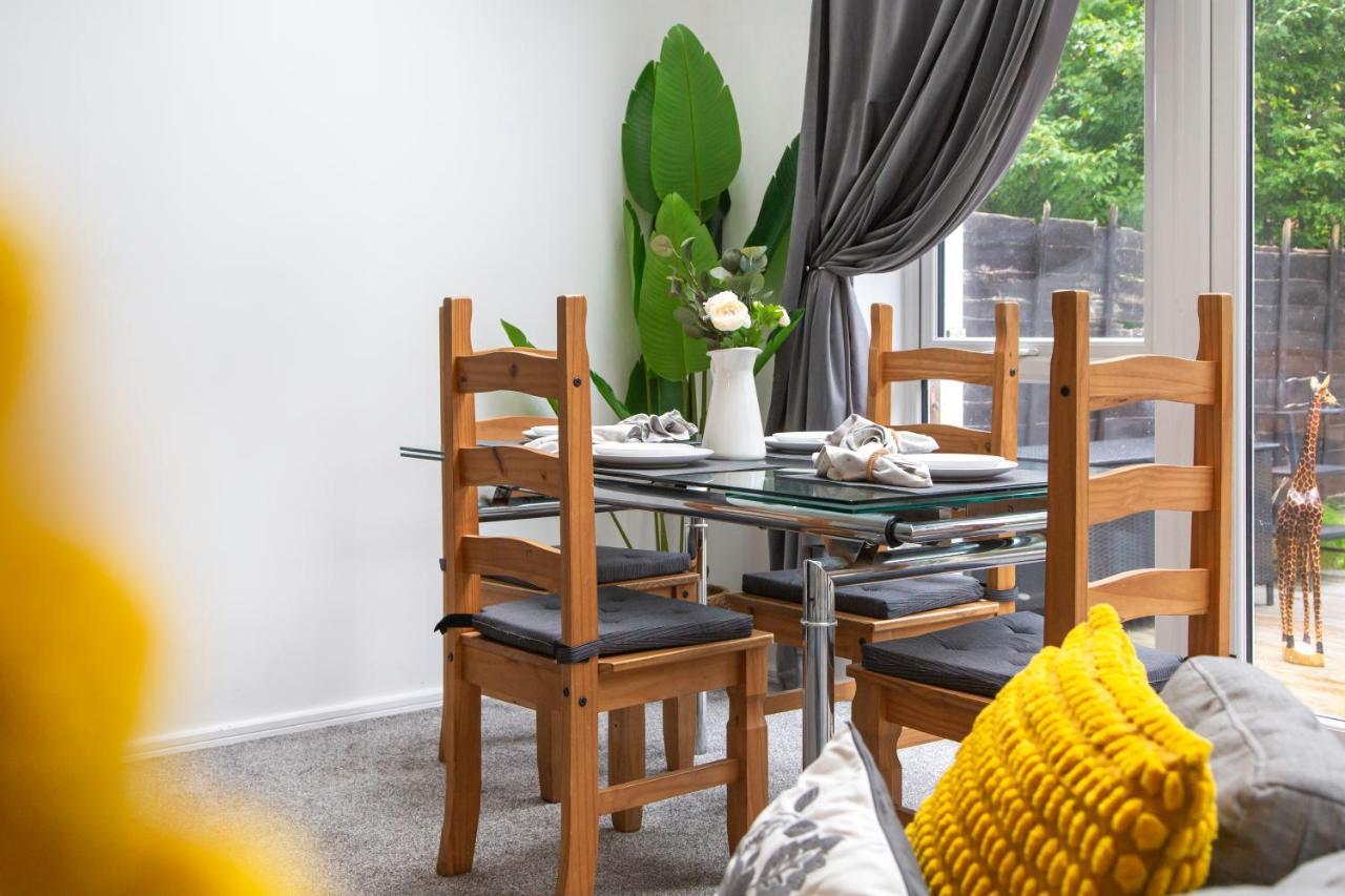 Cozy Townhouse In The Heart Of Greater Manchester Villa Luaran gambar