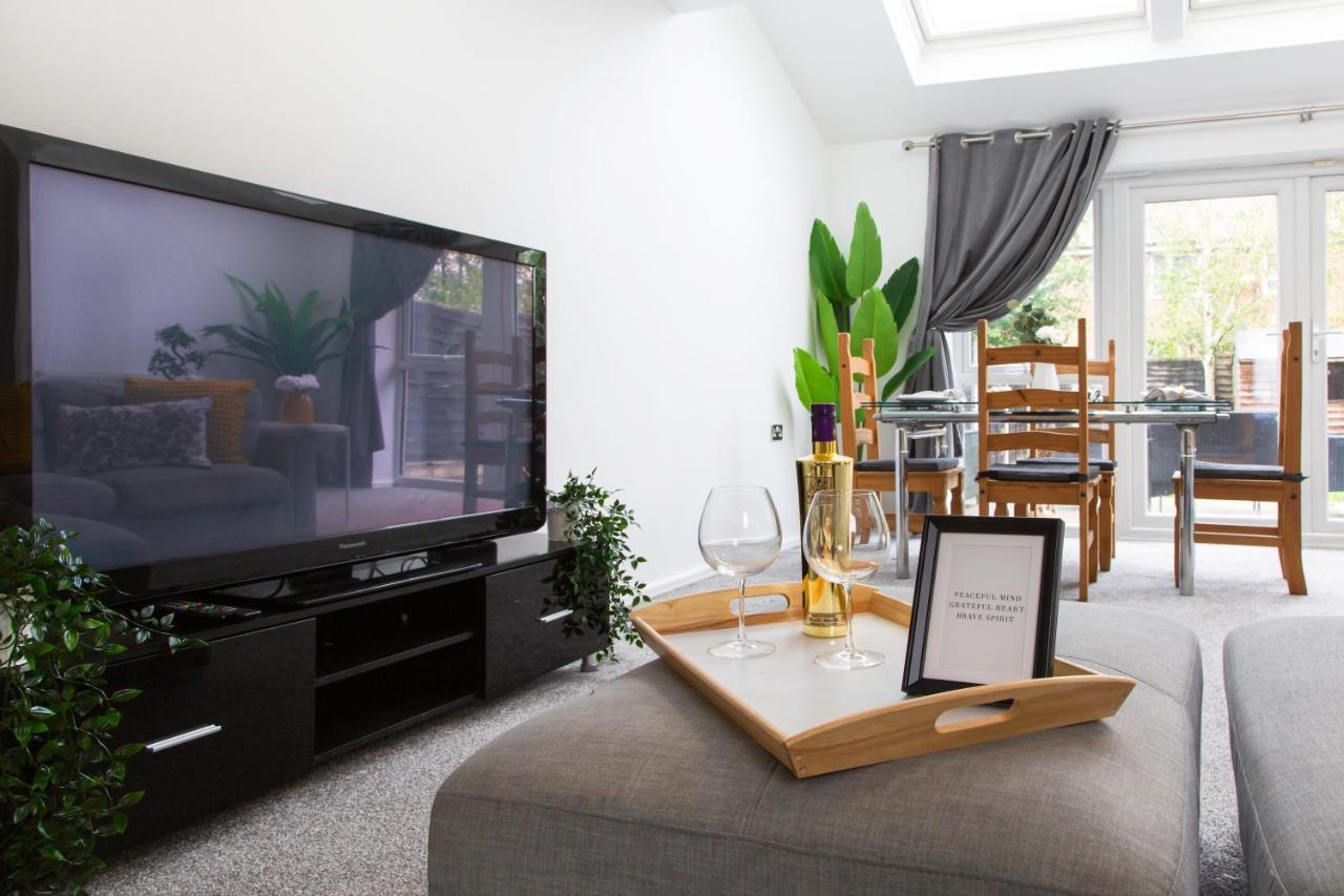 Cozy Townhouse In The Heart Of Greater Manchester Villa Luaran gambar